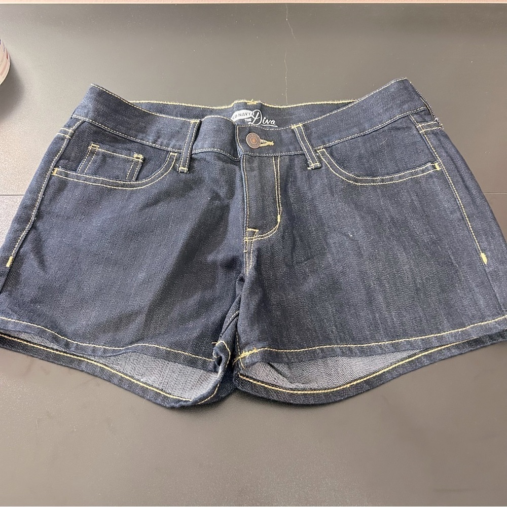 Old Navy Women's Jean Denim Shorts The Diva Dark Rinse Blue 3 Inch Inseam Size 4